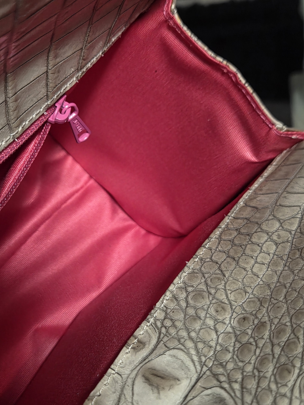 I Santi Italian Leather Croc-Embossed With Pink Interior Vintage Purse (90's) - Picture 11 of 12